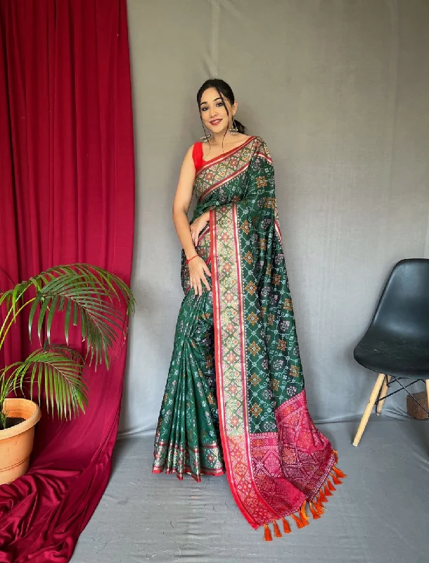 Women Green Pure Patola Silk  Weaving Work Saree With Un-Stiched Blouse Vintage Lace Blouse