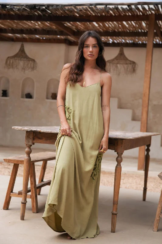 IN HARMONY MAXI DRESS - GREEN Elegant Maxi Dress with Belt