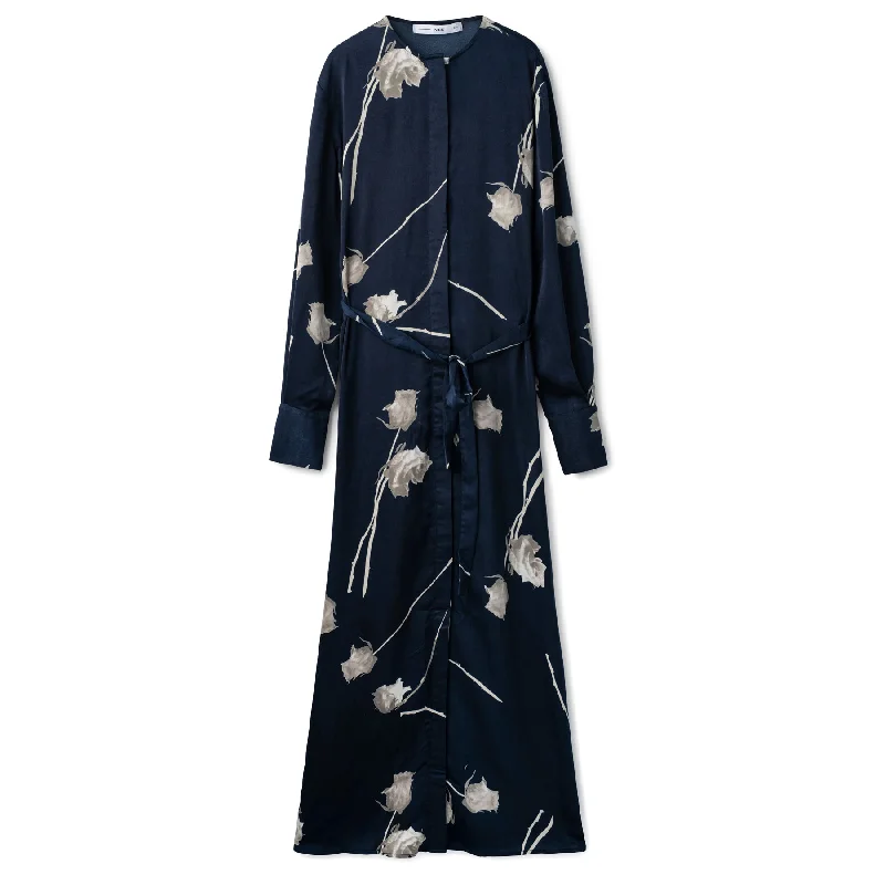 Signature Maxi Dress In: Navy Fashionable Open-Back Maxi Dress